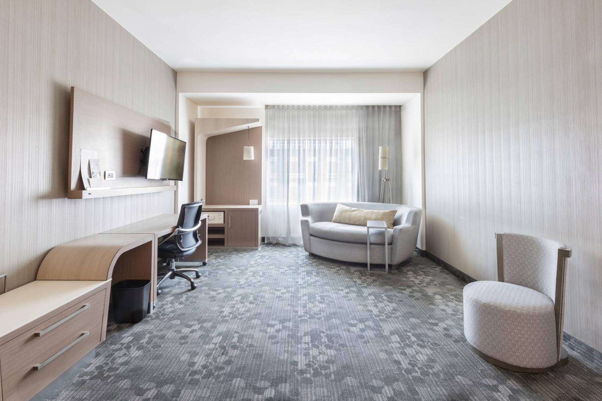 Hotel Courtyard By Marriott Chihuahua Exterior foto